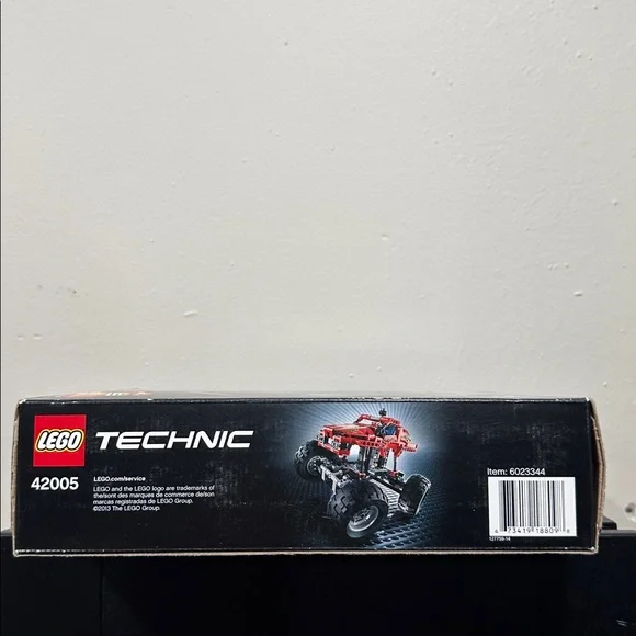 LEGO Technic Red and Black Monster Truck - Picture 5 of 6